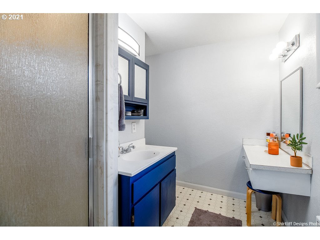 29866 Gimpl Hill Road Eugene, OR 97405 - Photo 21 of 32 Gallery Image 21