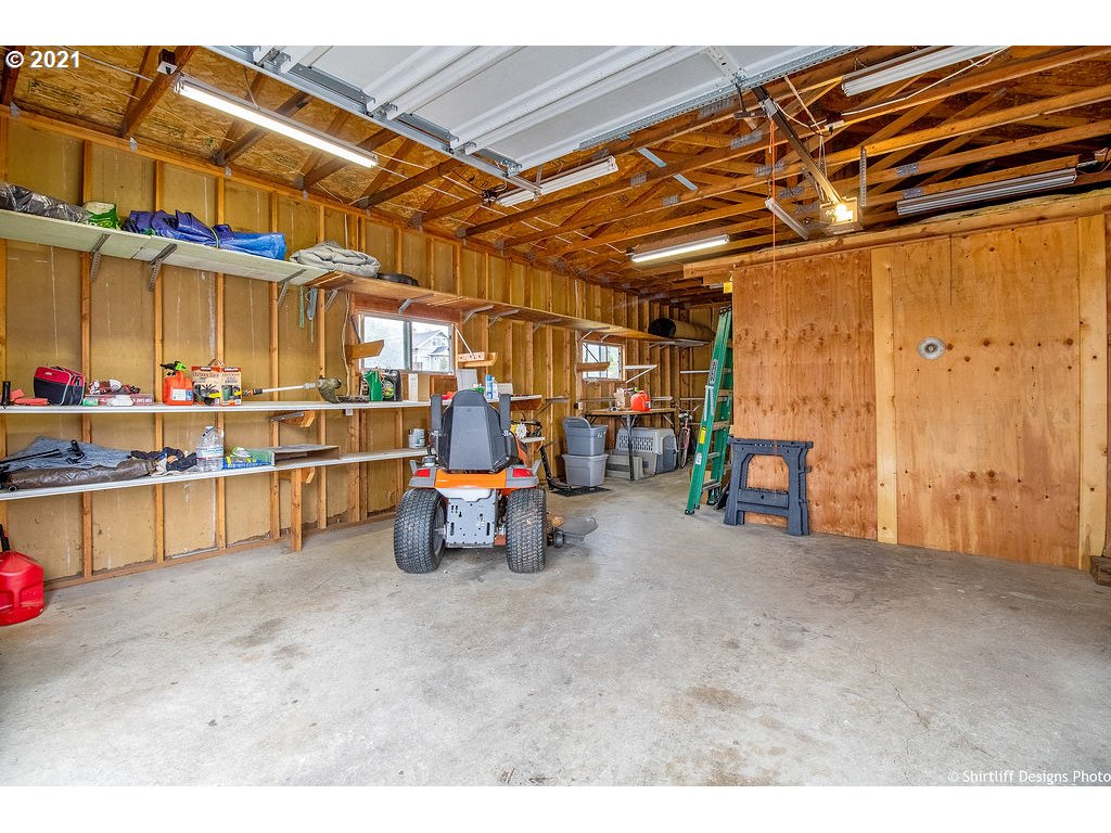 29866 Gimpl Hill Road Eugene, OR 97405 - Photo 24 of 32 Gallery Image 24