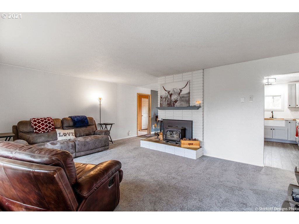 29866 Gimpl Hill Road Eugene, OR 97405 - Photo 4 of 32 Gallery Image 4