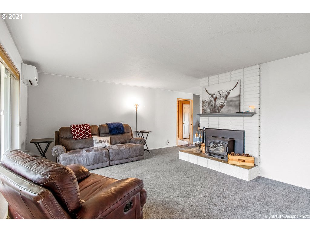 29866 Gimpl Hill Road Eugene, OR 97405 - Photo 5 of 32 Gallery Image 5