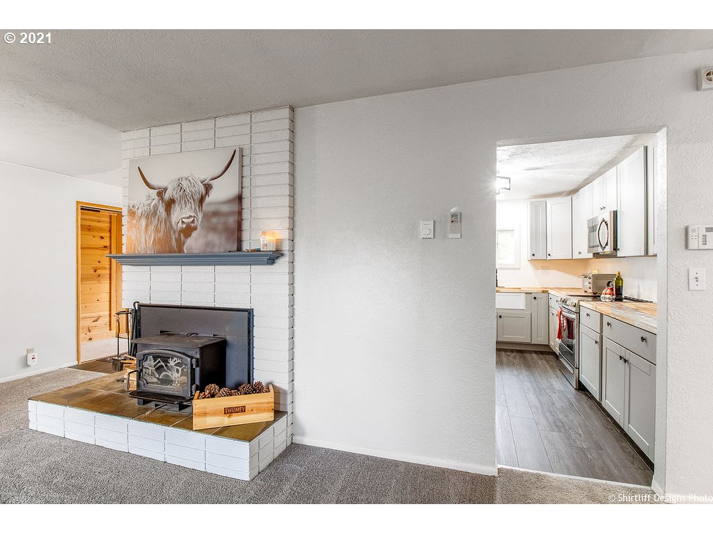 29866 Gimpl Hill Road Eugene, OR 97405 - Photo 7 of 32 Gallery Image 7