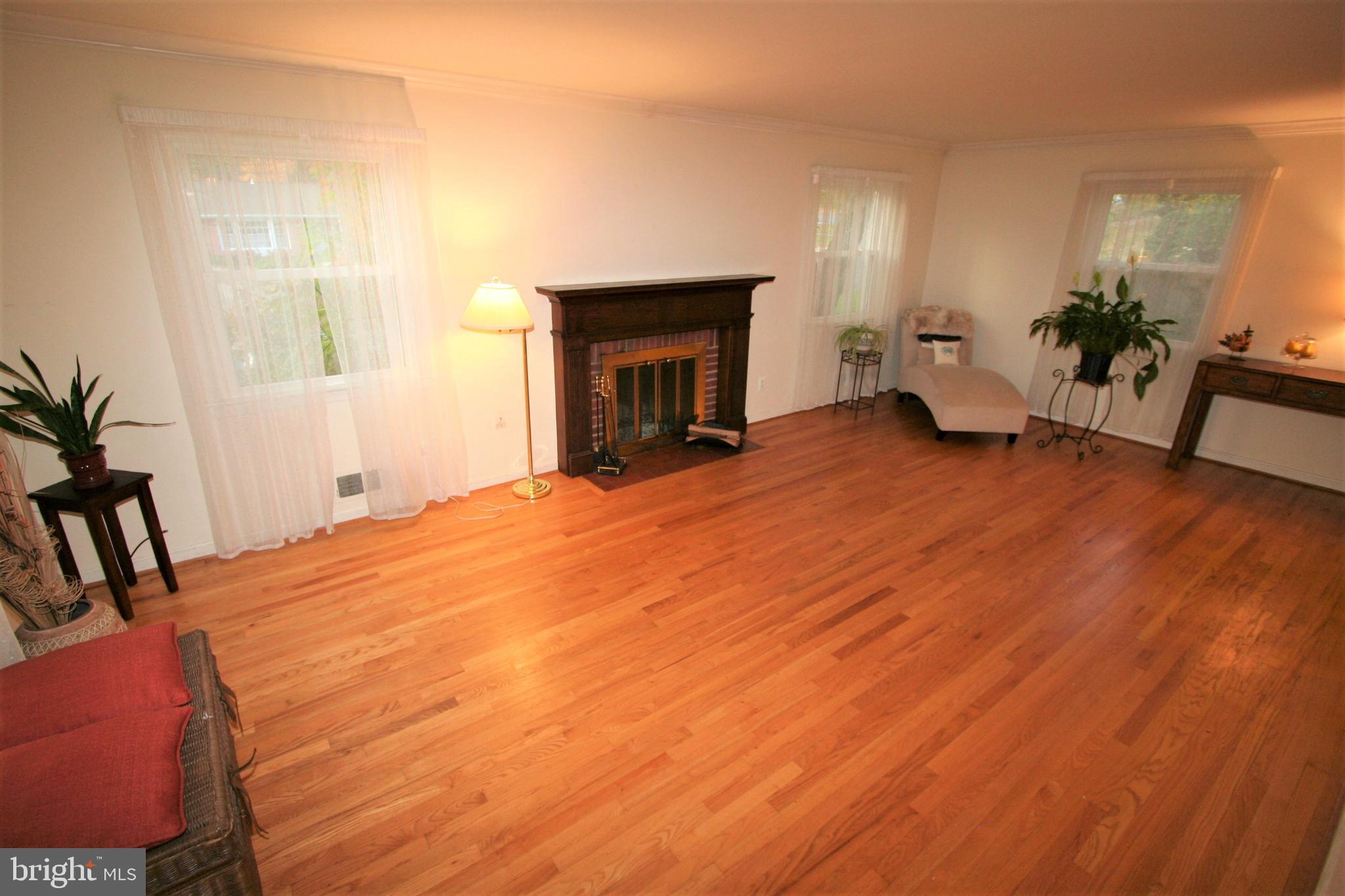 10405 Kinloch Road Silver Spring, MD 20903 - Photo 11 of 38 Living Room