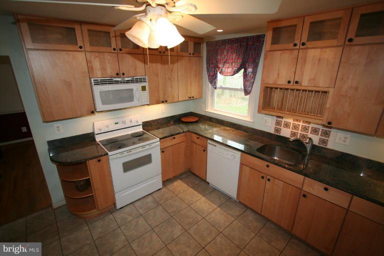 10405 Kinloch Road Silver Spring, MD 20903 - Photo 15 of 38 Kitchen