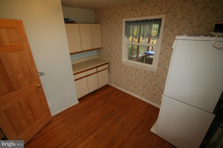 10405 Kinloch Road Silver Spring, MD 20903 - Photo 17 of 38 Interior/Laundry Main Level