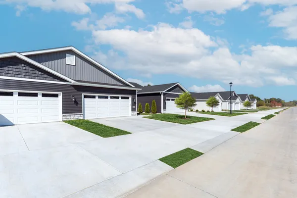 $1,916 | 147 Spartan Circle, Unit 3, O'Fallon, IL 62269