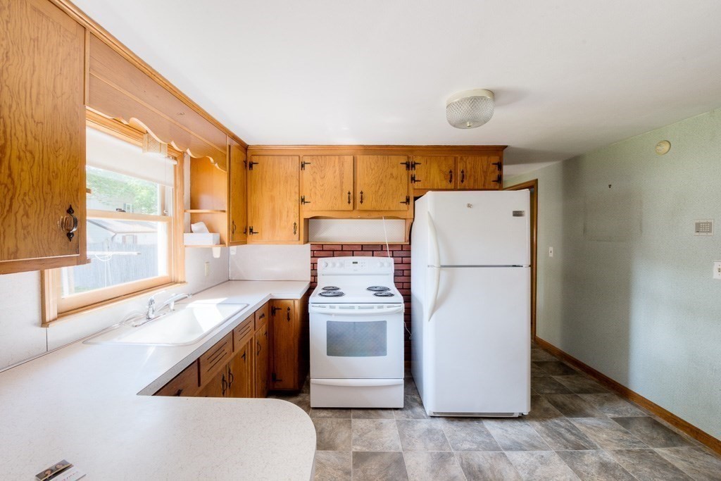 50 Upton Street Springfield, MA 01104 - Photo 6 of 36