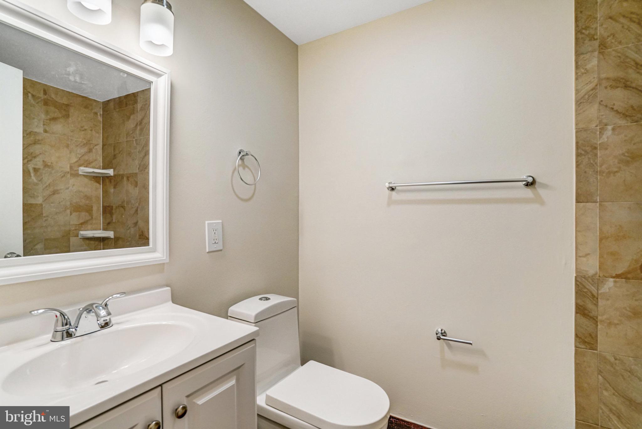 3245 Rio Drive, Unit 108 Falls Church, VA 22041 - Photo 15 of 41 Full Bathroom