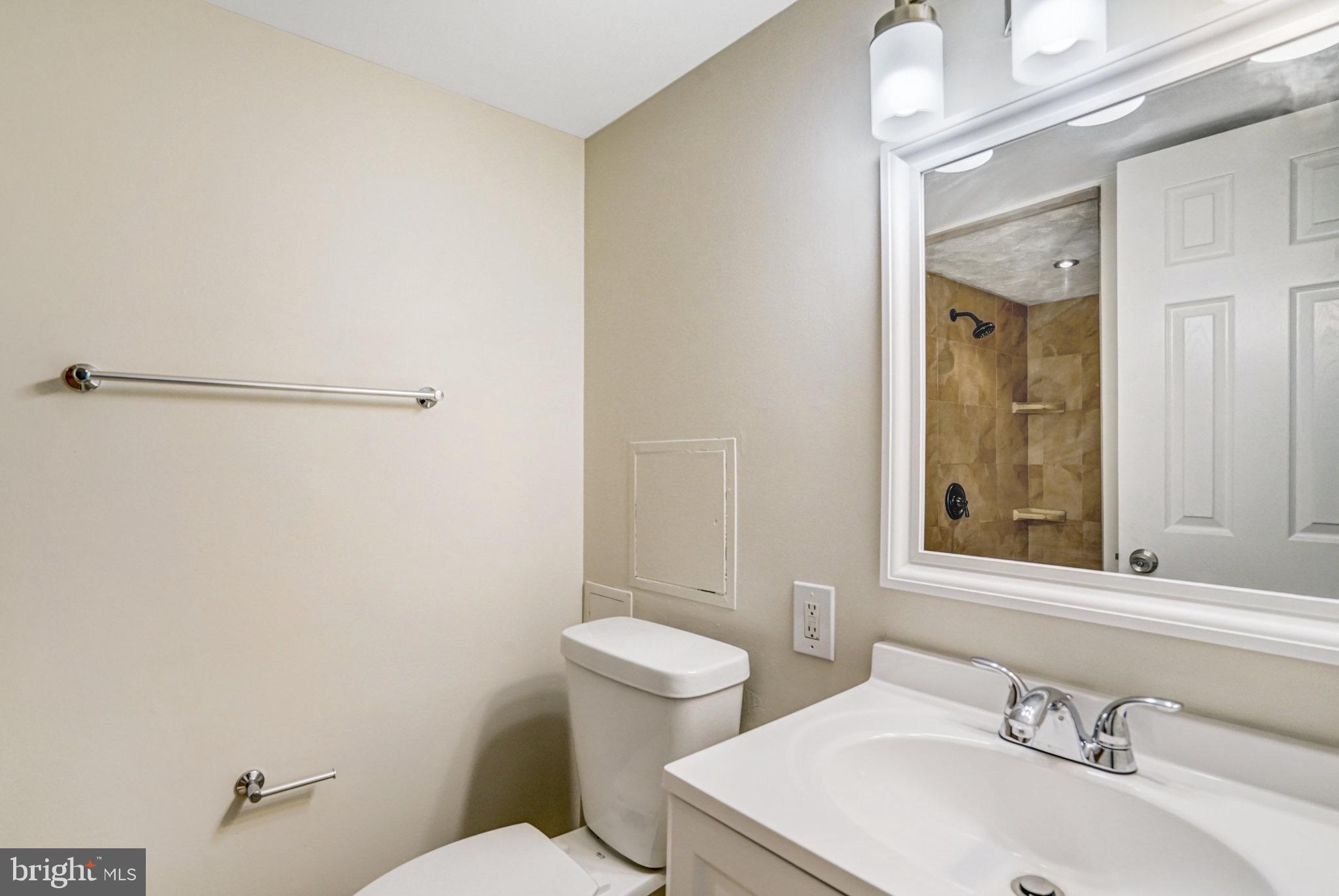 3245 Rio Drive, Unit 108 Falls Church, VA 22041 - Photo 24 of 41 Primary Bathroom