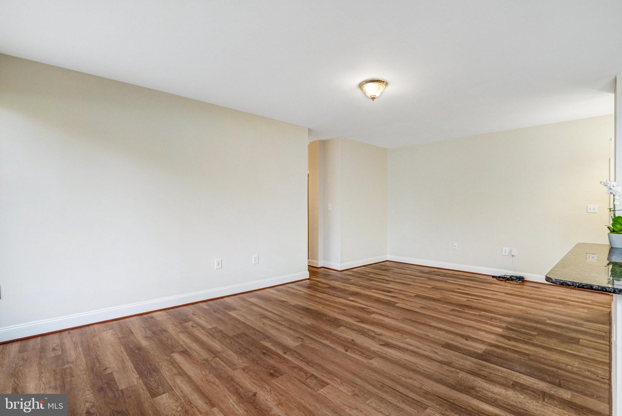 3245 Rio Drive, Unit 108 Falls Church, VA 22041 - Photo 3 of 41 Living Room