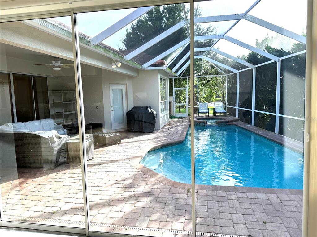 8870 Huntington Pointe Drive Sarasota, FL 34238 - Photo 19 of 28 a view of a chairs and table in the patio
