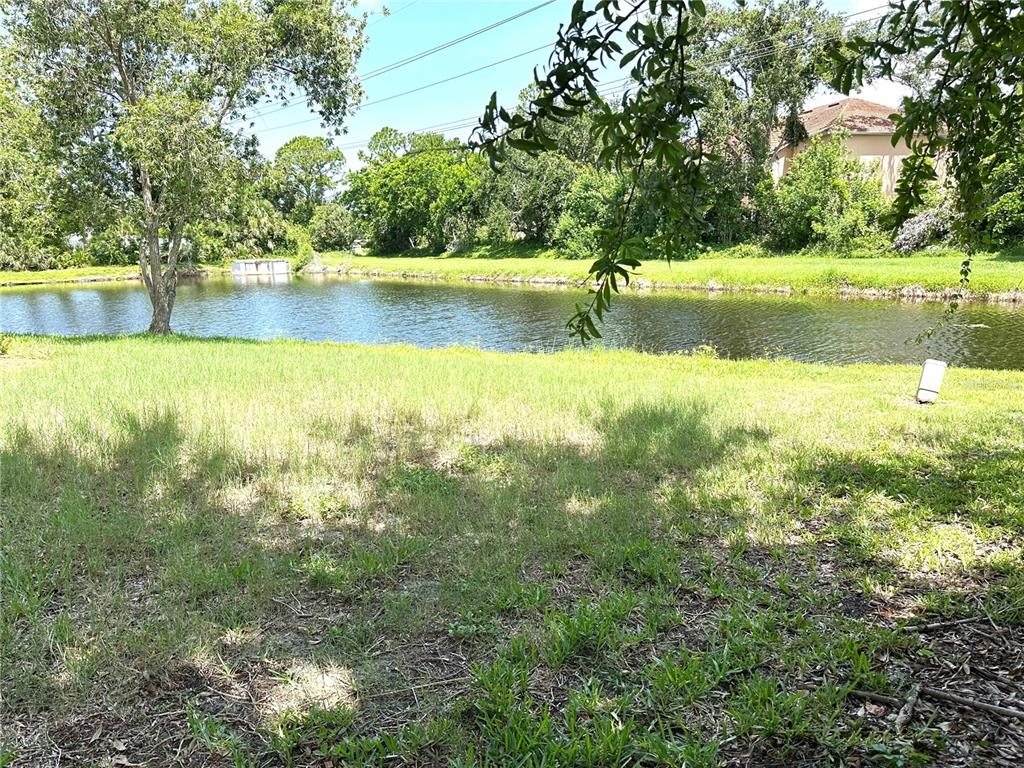 8870 Huntington Pointe Drive Sarasota, FL 34238 - Photo 22 of 28 a view of an ocean from a yard