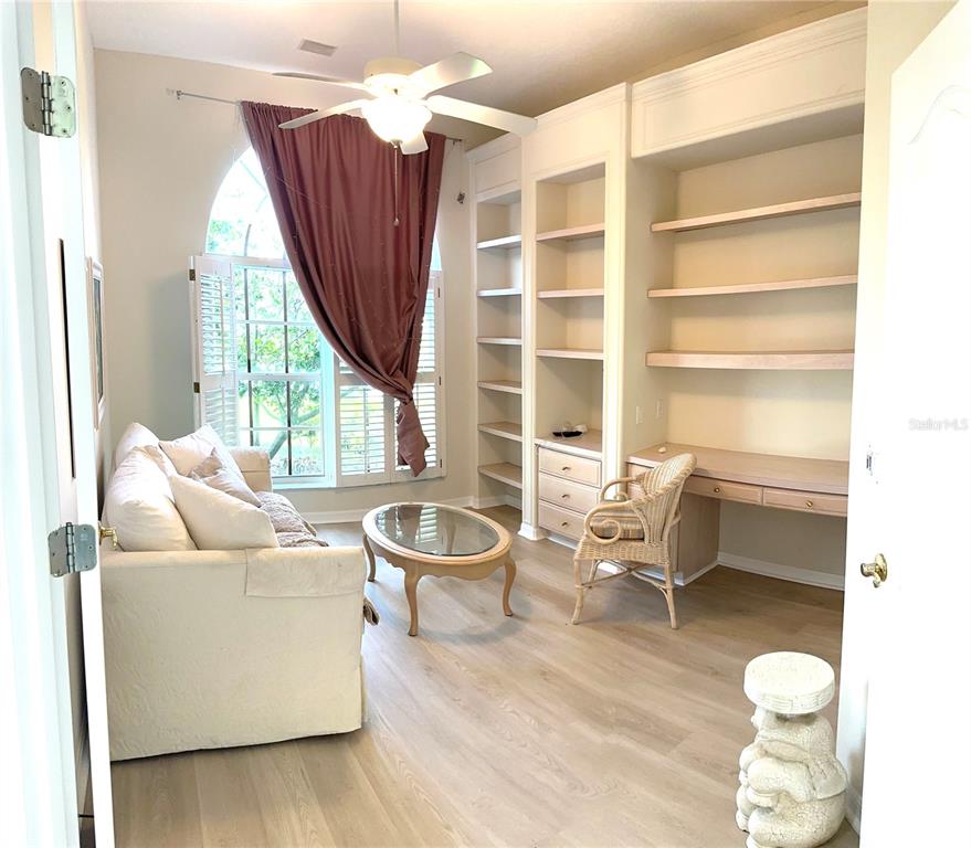 8870 Huntington Pointe Drive Sarasota, FL 34238 - Photo 7 of 28 a living room with furniture a window and a bathtub