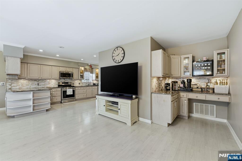 11 Thiem Avenue Rochelle Park, NJ 07662 - Photo 15 of 48