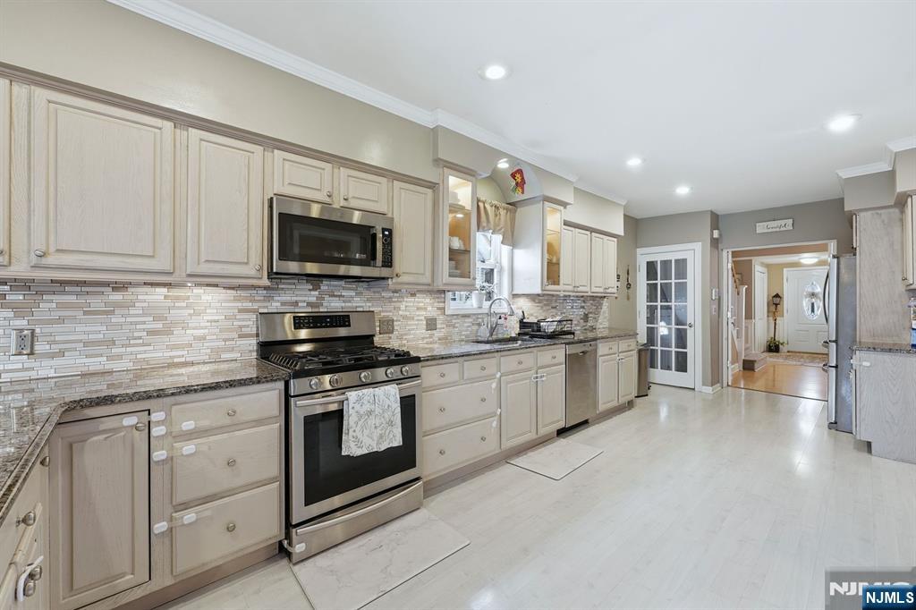 11 Thiem Avenue Rochelle Park, NJ 07662 - Photo 8 of 48