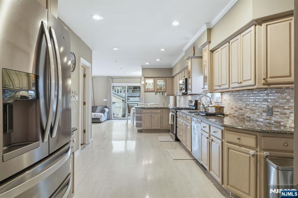 11 Thiem Avenue Rochelle Park, NJ 07662 - Photo 10 of 48