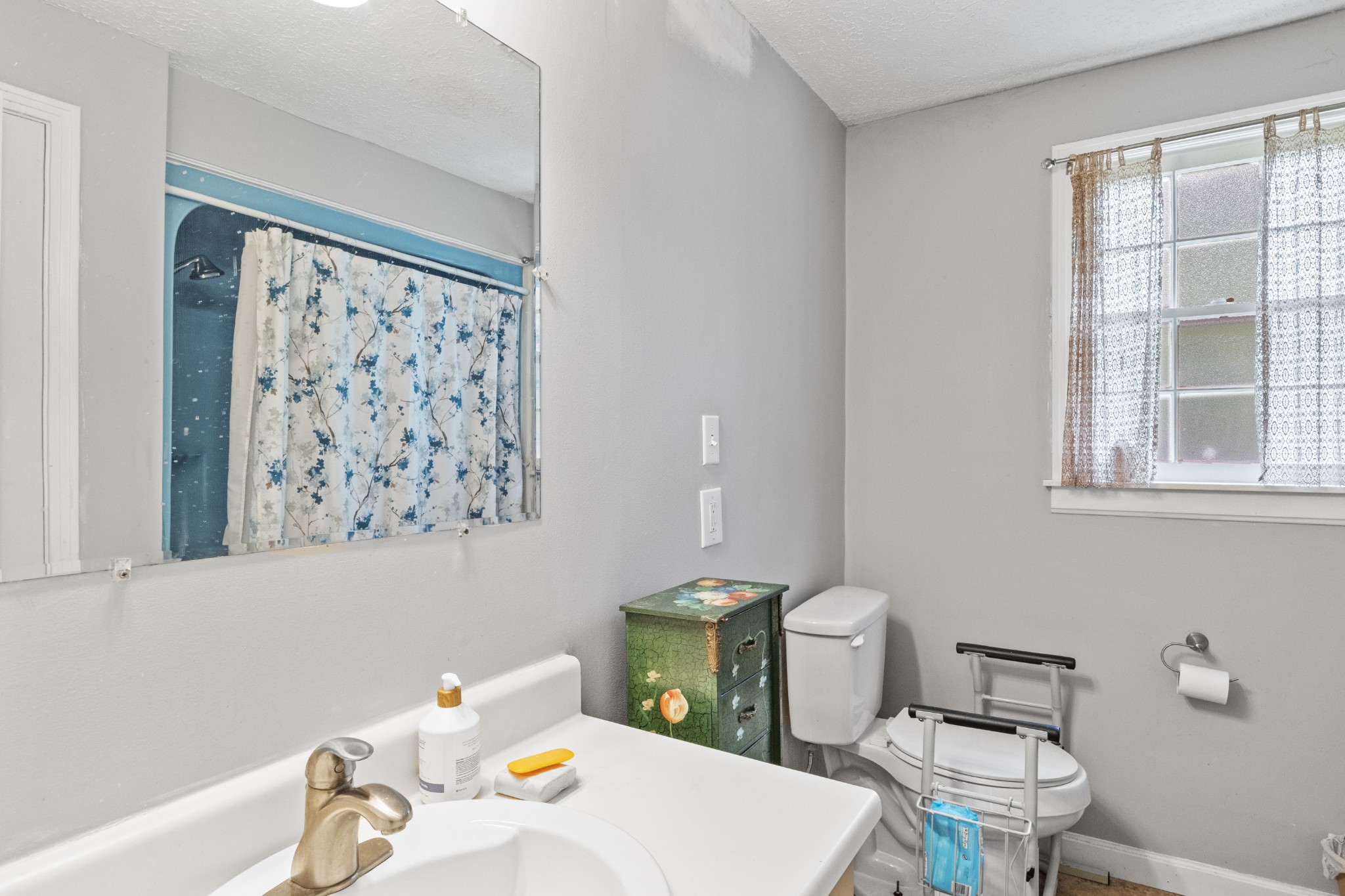 1095 Porter Road Burns, TN 37029 - Photo 15 of 34 a bathroom with a toilet a sink and a window
