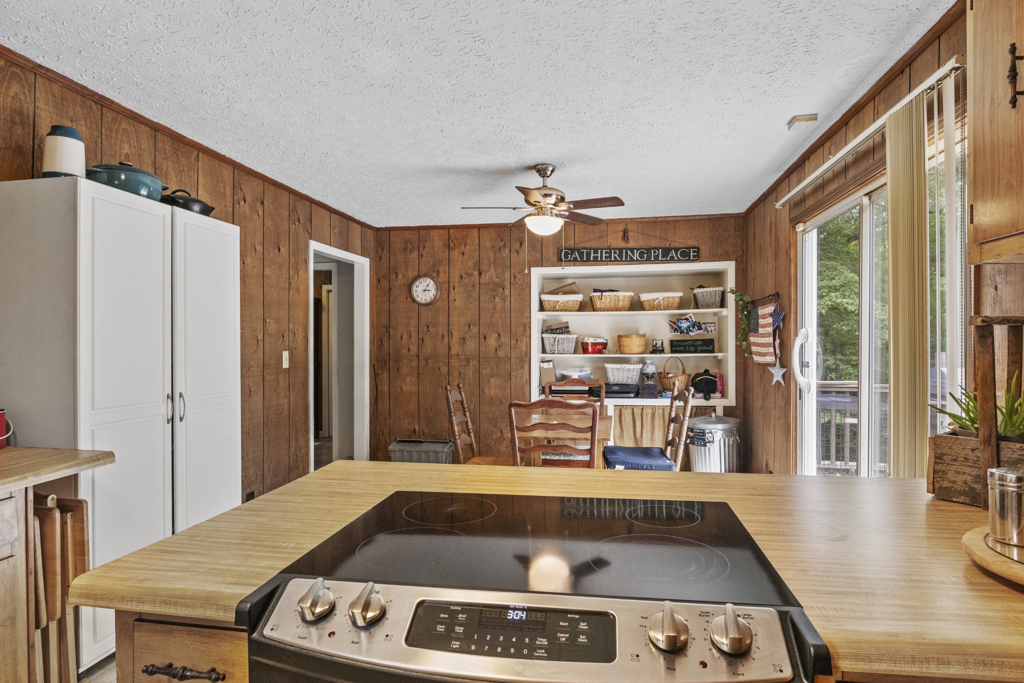 1095 Porter Road Burns, TN 37029 - Photo 4 of 34 a kitchen with a table and chairs