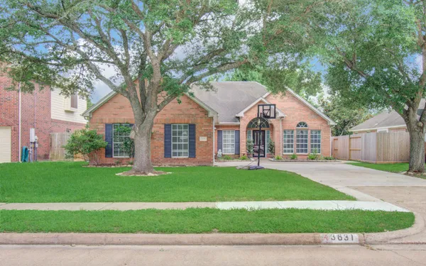$2,300 | 3631 Sunset Meadows Drive, Pearland, TX 77581