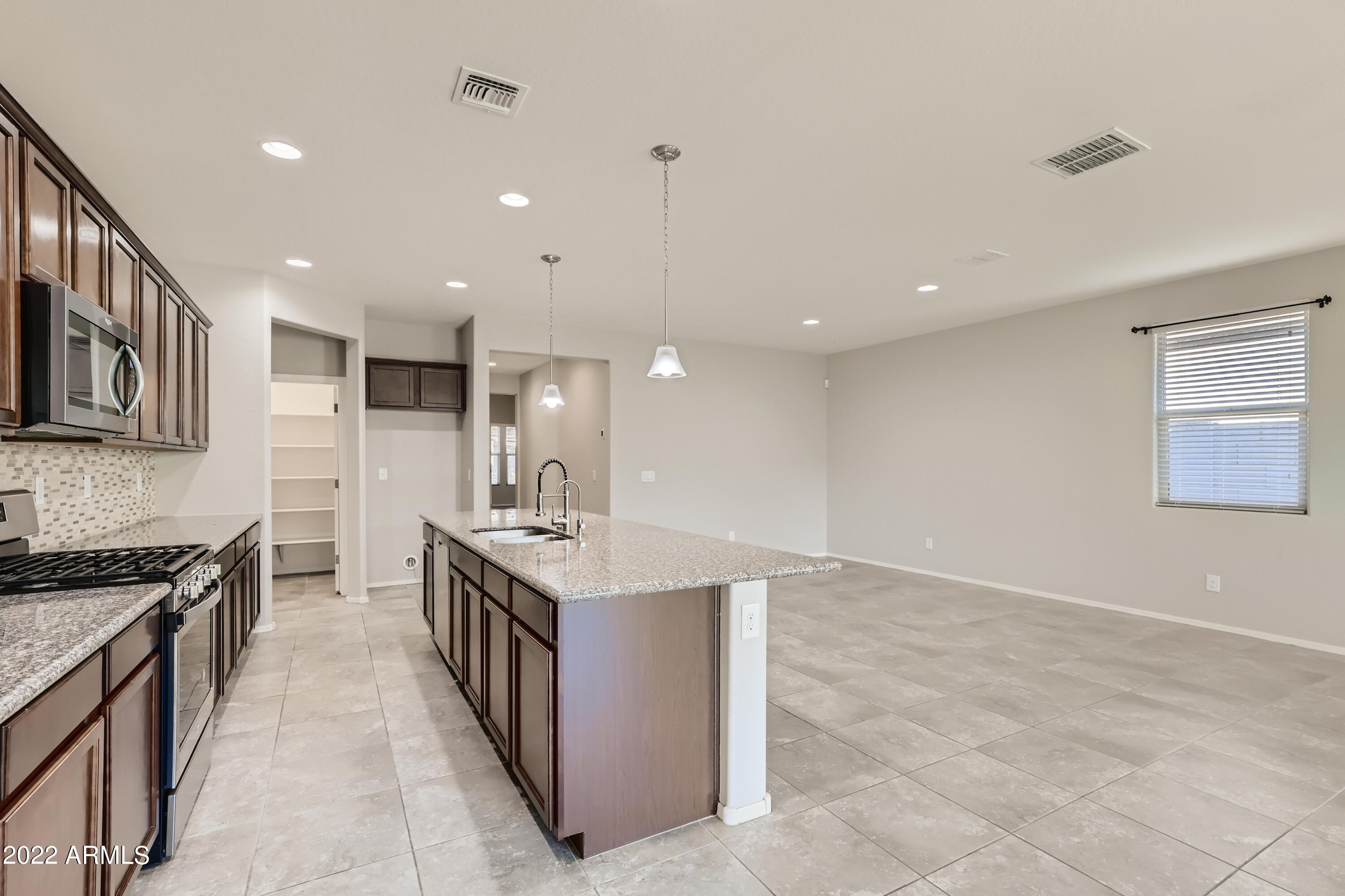 2413 East Beverly Road Phoenix, AZ 85042 - Photo 15 of 33 Gallery Image 15