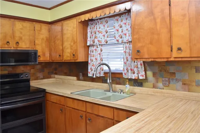 $173,000 | 127 Edwards Drive, Pineville, LA 71360