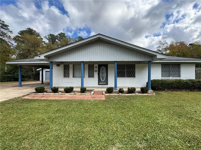 $173,000 | 127 Edwards Drive, Pineville, LA 71360