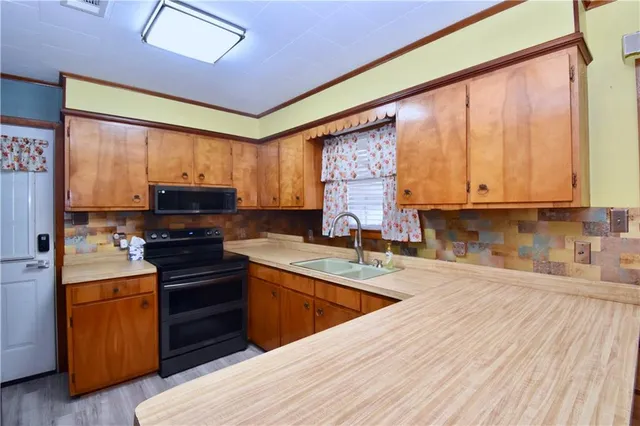 $173,000 | 127 Edwards Drive, Pineville, LA 71360