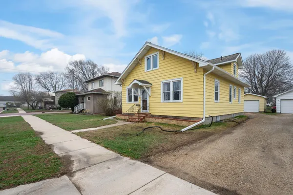 $120,000 | 722 East 3rd Street, Fairmont, MN 56031