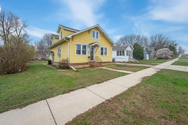 $120,000 | 722 East 3rd Street, Fairmont, MN 56031