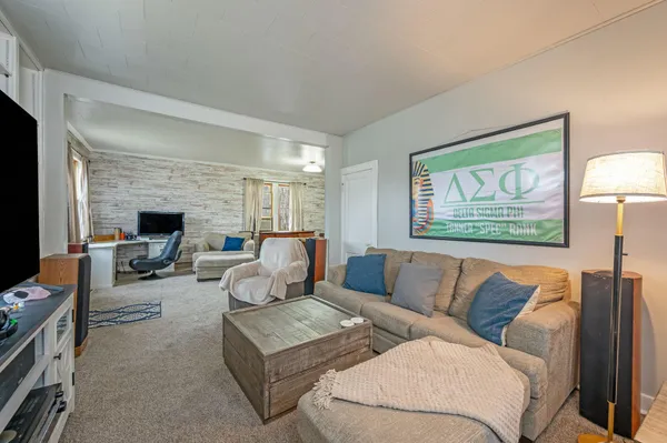 $120,000 | 722 East 3rd Street, Fairmont, MN 56031