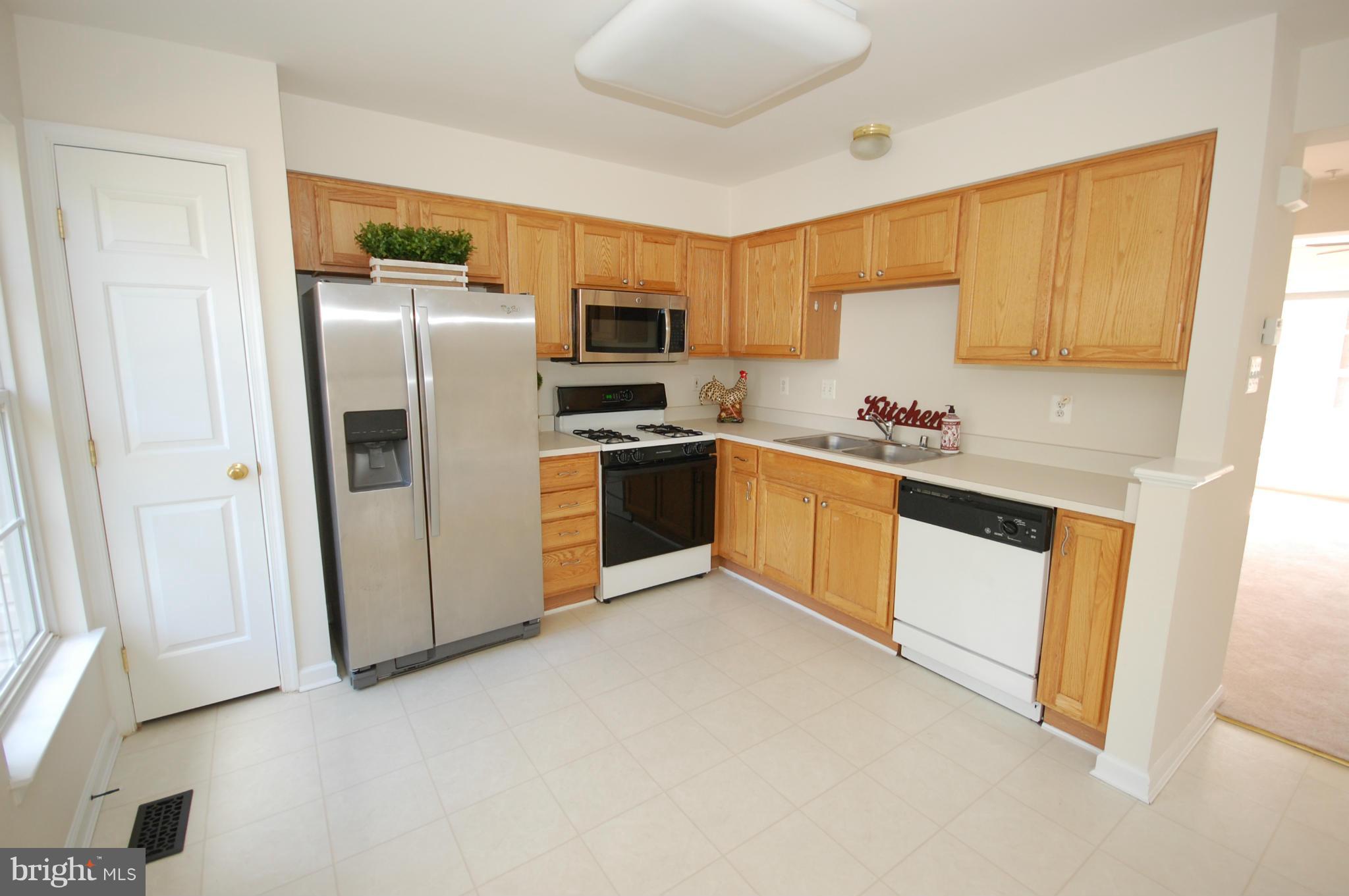 6889 Old Waterloo Road, Unit 16D Elkridge, MD 21075 - Photo 4 of 17 Kitchen