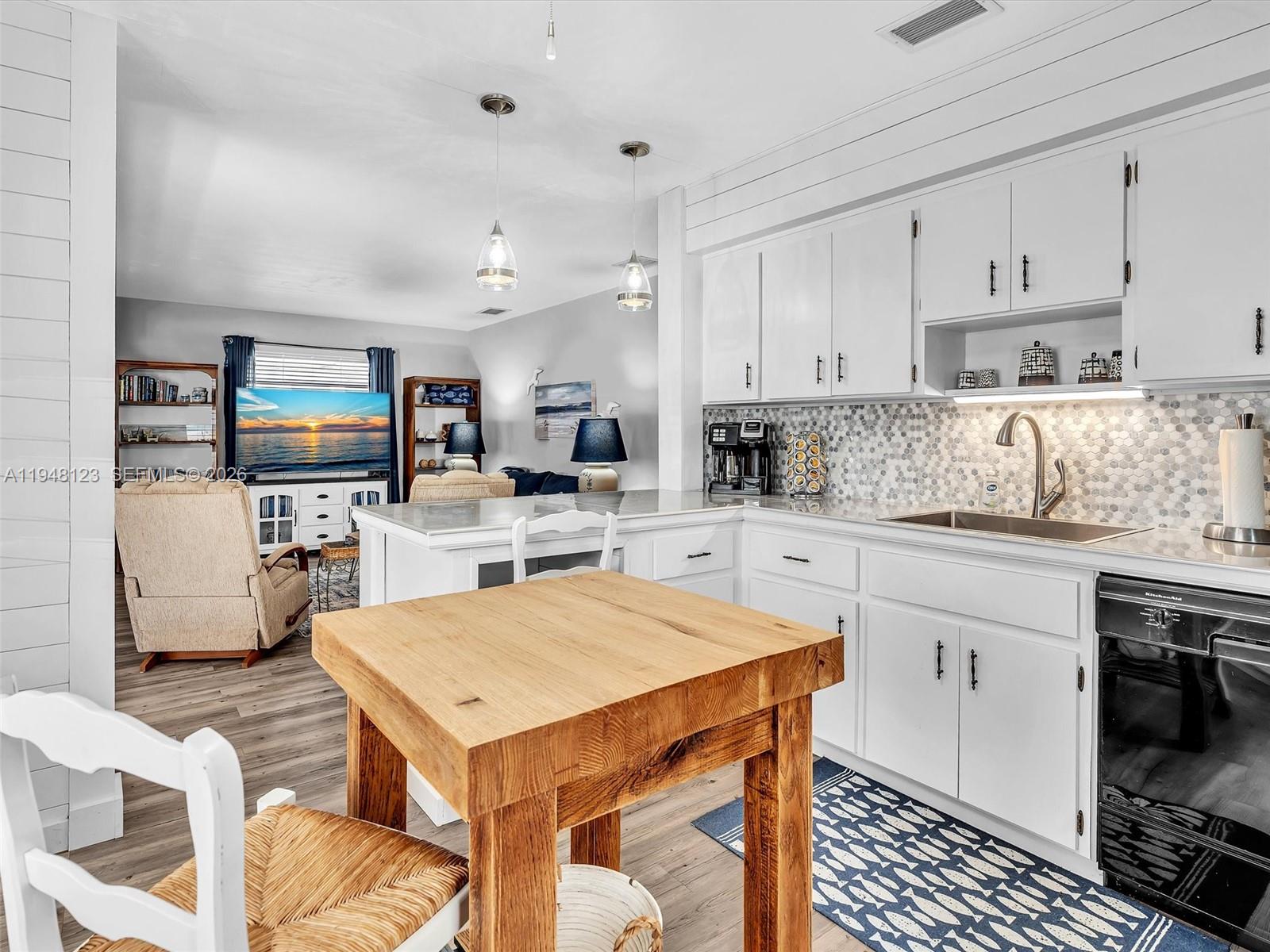 2539 Cleveland Street Hollywood, FL 33020 - Photo 17 of 52 Bright and airy