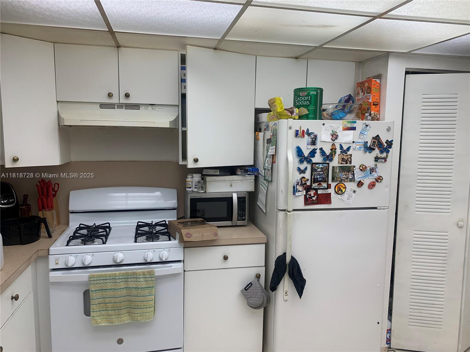 17911 Northwest 68th Avenue, Unit O104 Hialeah, FL 33015 - Photo 6 of 31