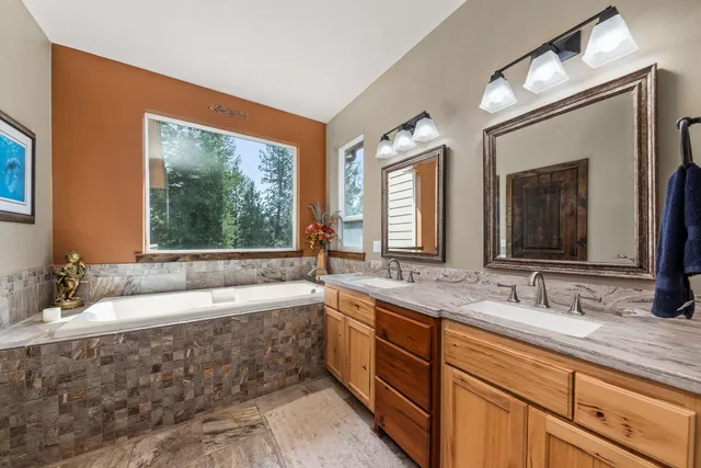 $1,250,000 | 8508 South Vicari Road, Spokane, WA 99206