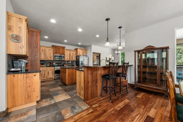 $1,250,000 | 8508 South Vicari Road, Spokane, WA 99206