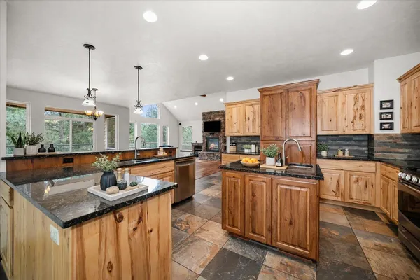 $1,168,000 | 8508 South Vicari Road, Spokane, WA 99206