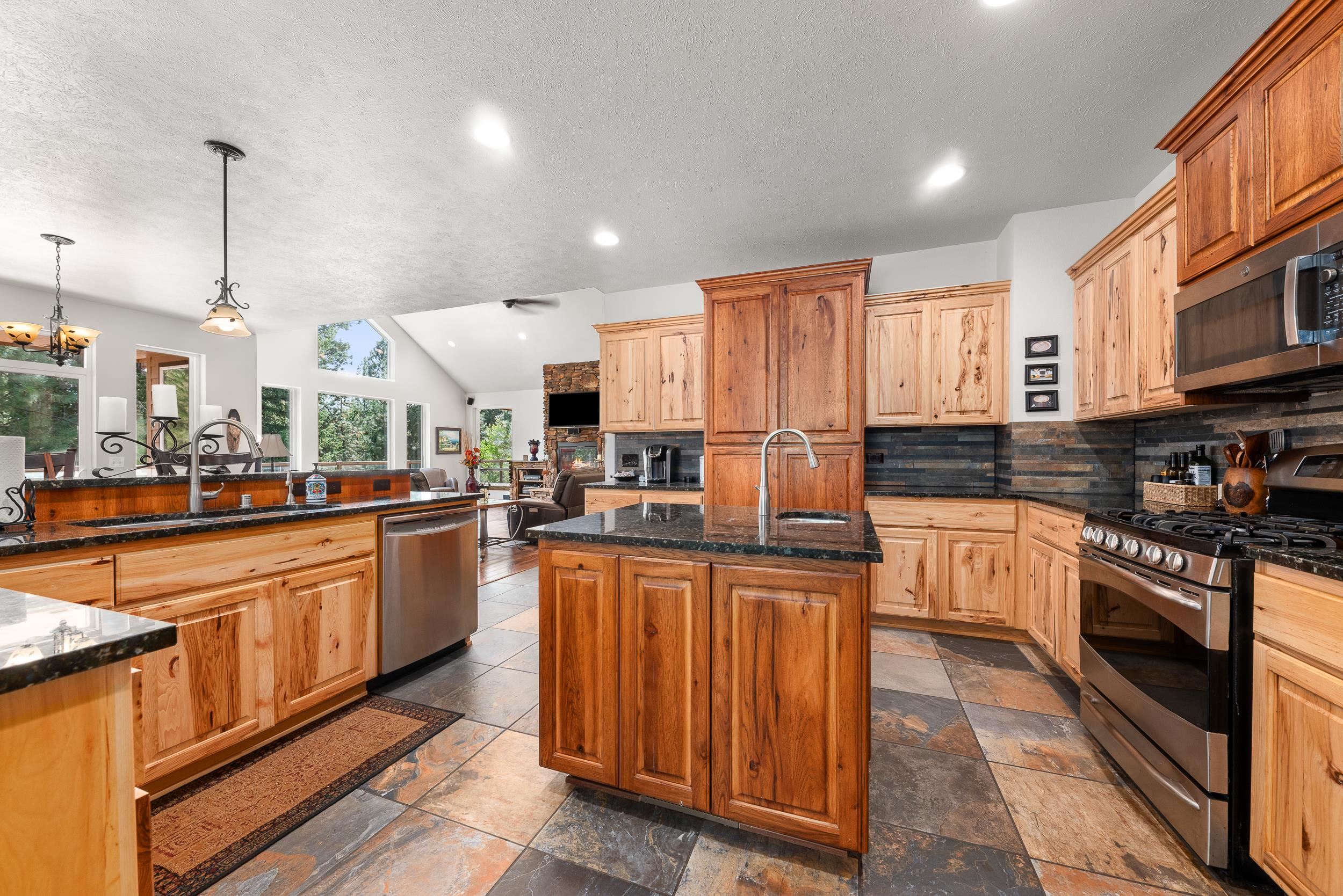 8508 South Vicari Road Spokane, WA 99206 - Photo 8 of 39