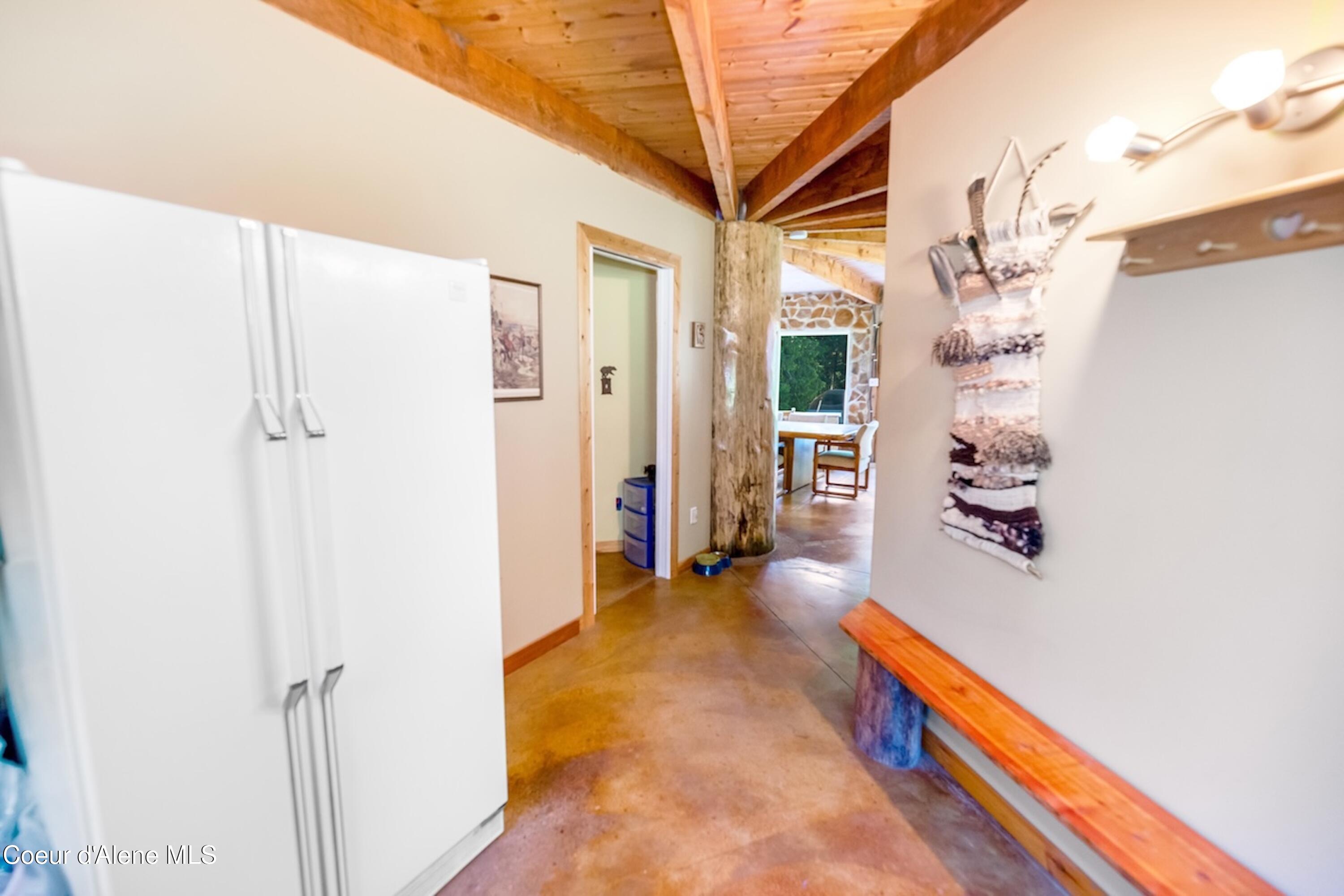 316 Granite Creek Road Nordman, ID 83848 - Photo 19 of 43 Hallway