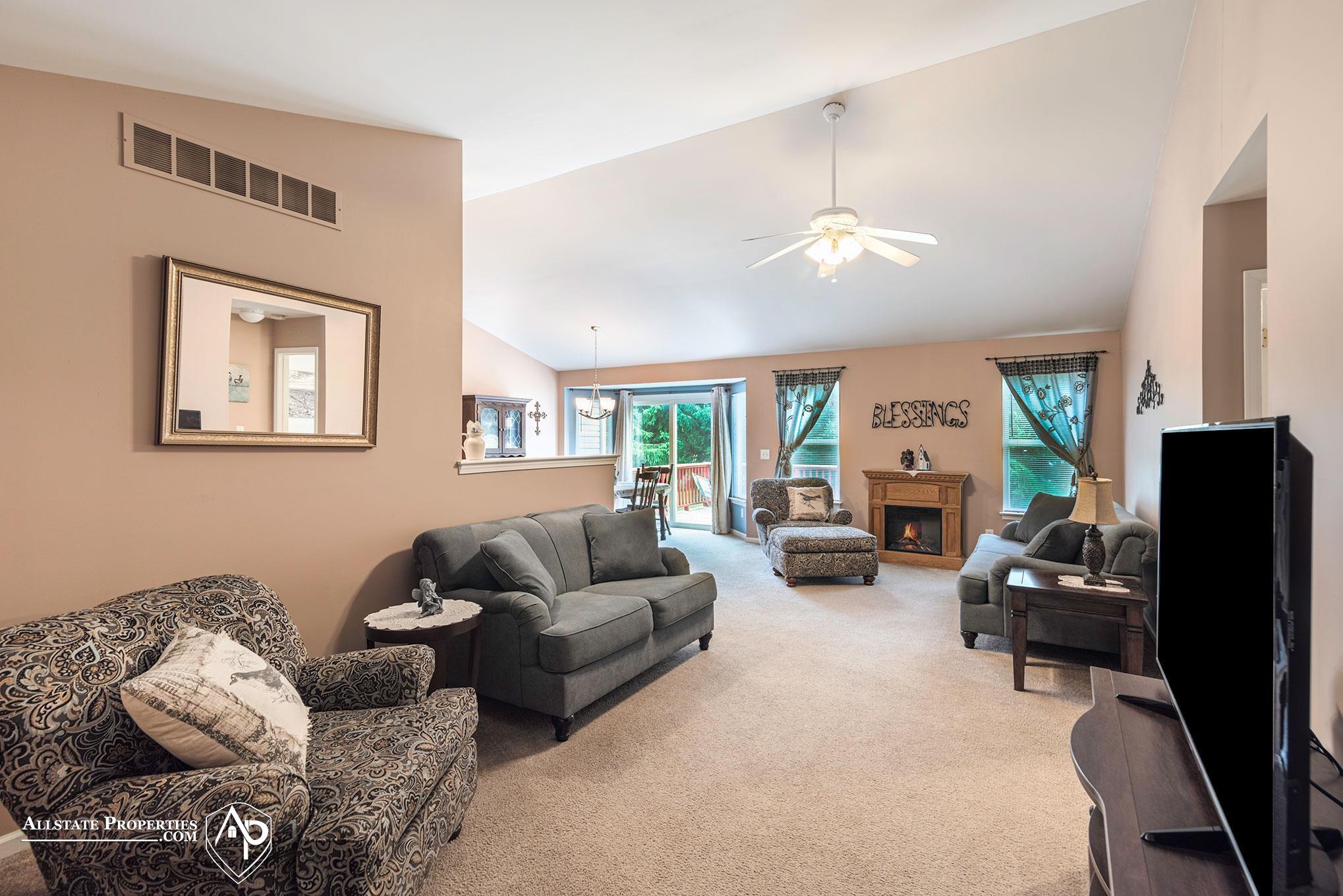 9002 Spring Brook Circle Davison, MI 48423 - Photo 2 of 18 50085615-1.JPG