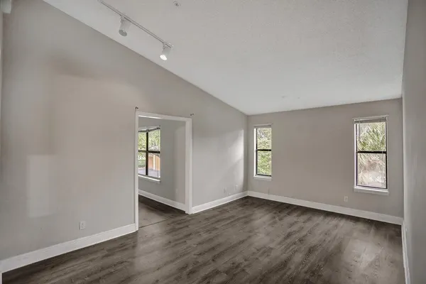 $2,000 | 2301 North Congress Avenue, Unit 21, Boynton Beach, FL 33426