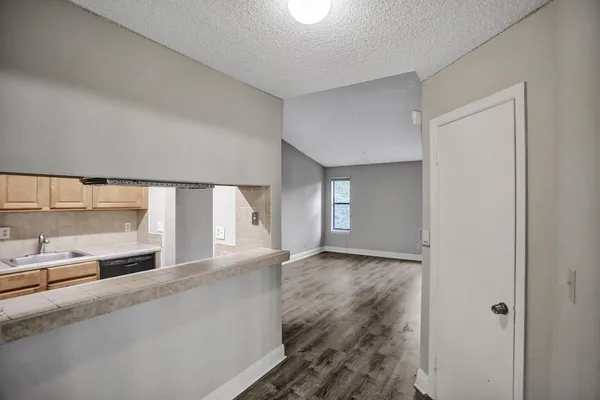 $2,000 | 2301 North Congress Avenue, Unit 21, Boynton Beach, FL 33426
