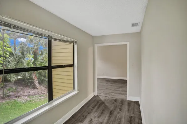 $2,000 | 2301 North Congress Avenue, Unit 21, Boynton Beach, FL 33426
