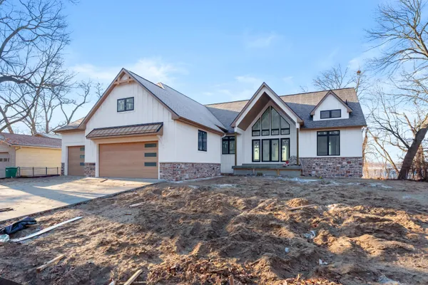 $2,200,000 | 3308 East Shore Drive, Portage, MI 49002