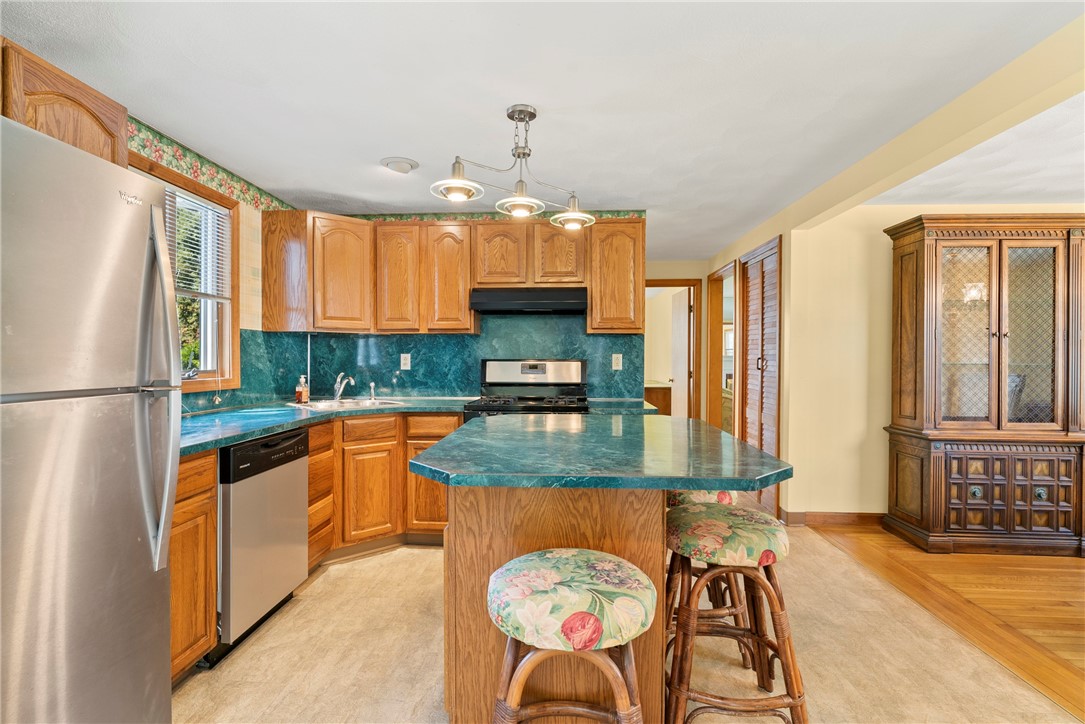 19 Mystic Drive Warwick, RI 02889 - Photo 11 of 43