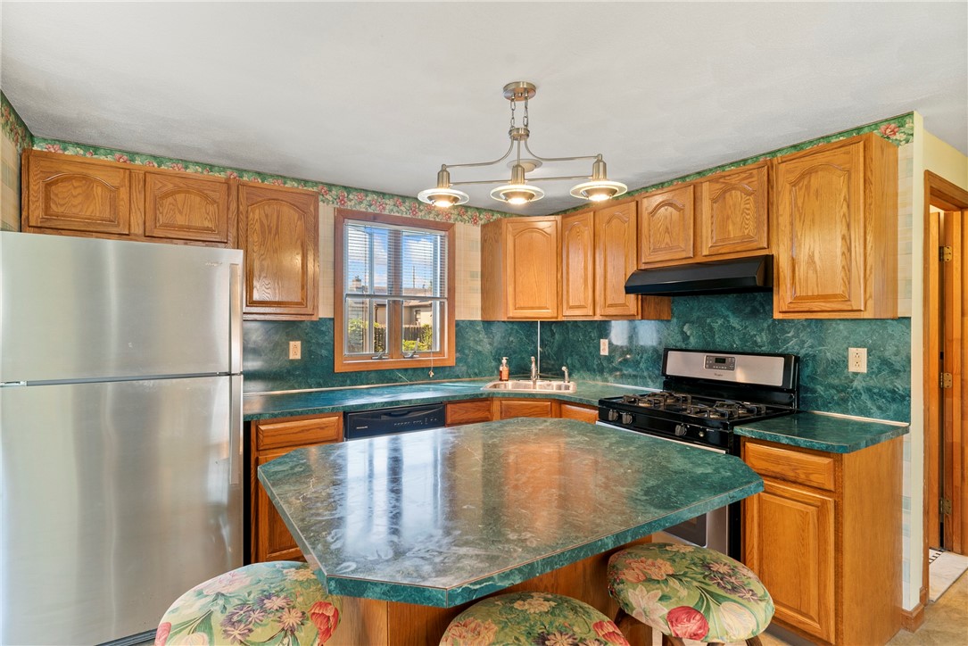 19 Mystic Drive Warwick, RI 02889 - Photo 12 of 43