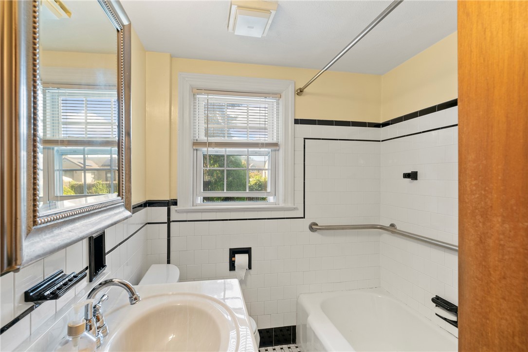 19 Mystic Drive Warwick, RI 02889 - Photo 23 of 43