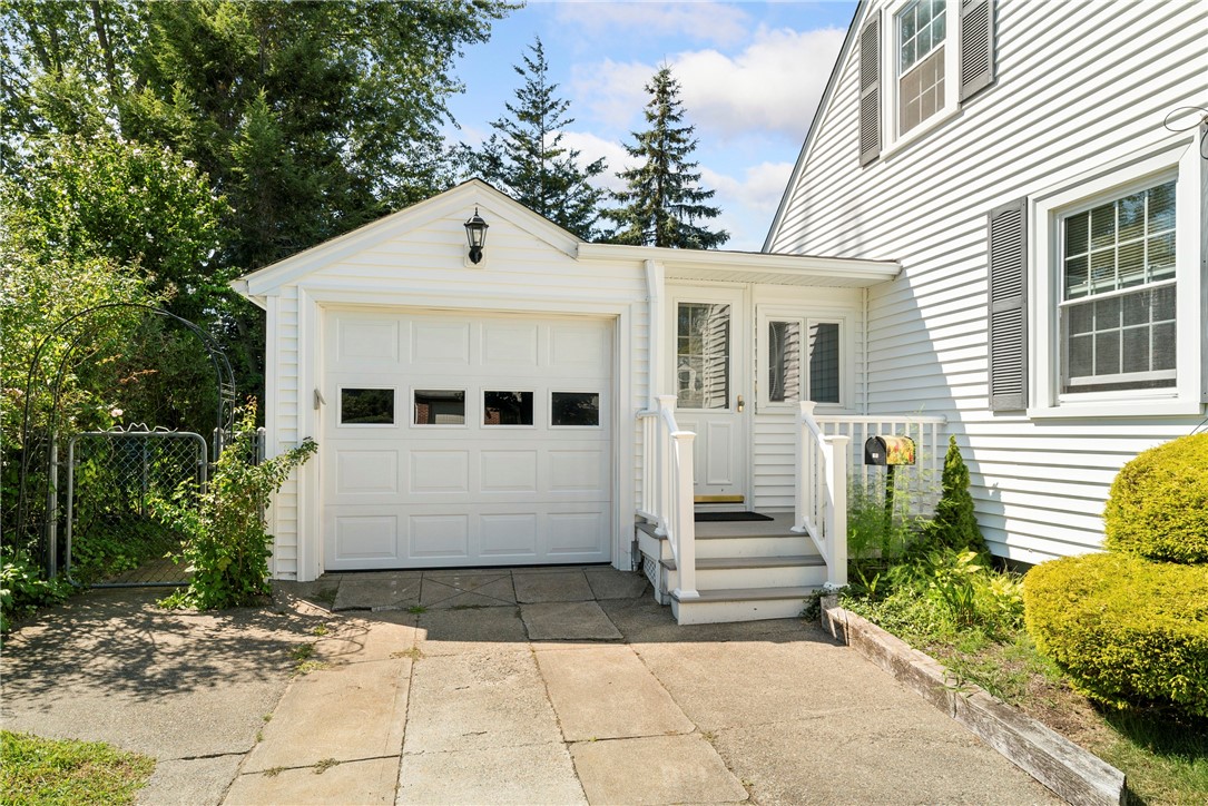 19 Mystic Drive Warwick, RI 02889 - Photo 7 of 43