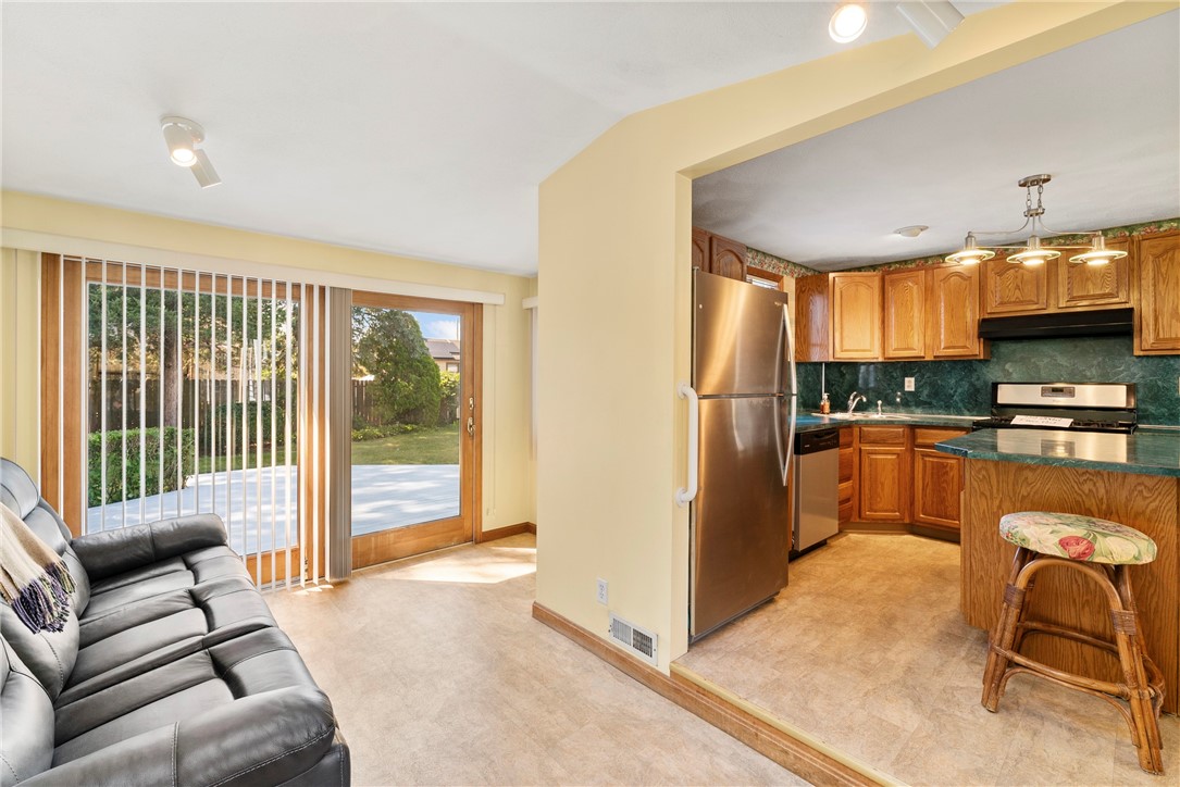 19 Mystic Drive Warwick, RI 02889 - Photo 9 of 43