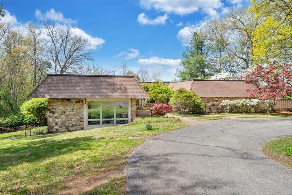 $1,000,000 | 3244 Pineland Road Southwest, Roanoke, VA 24018