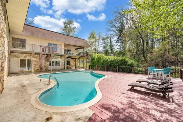 $1,000,000 | 3244 Pineland Road Southwest, Roanoke, VA 24018