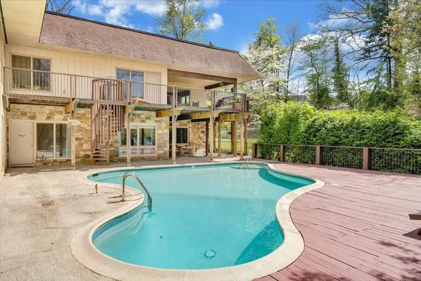 $1,000,000 | 3244 Pineland Road Southwest, Roanoke, VA 24018